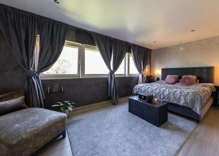 Moderne Avec Jacuzzi *