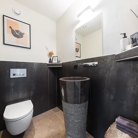 Moderne Avec Jacuzzi