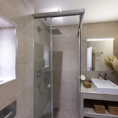 Moderne Avec Jacuzzi Lejlighed